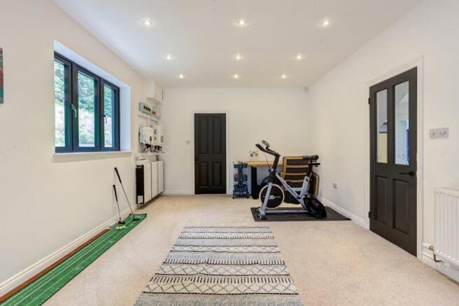 LOUNGE/PLAY ROOM/OFFICE B