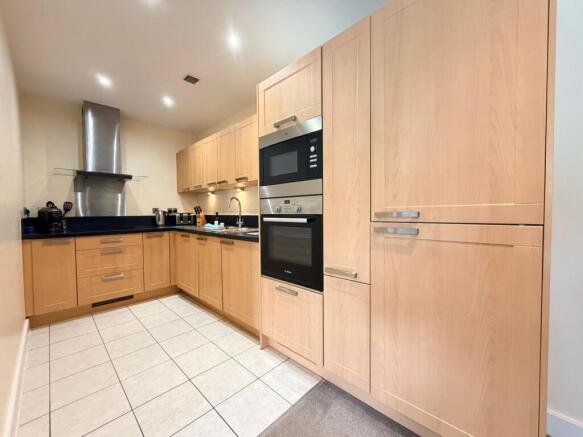 3 bed Apartment for sale Image 4