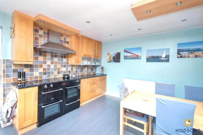 5 bed Detached for sale Image 6