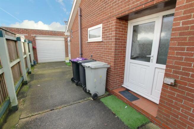 Driveway/Garage
