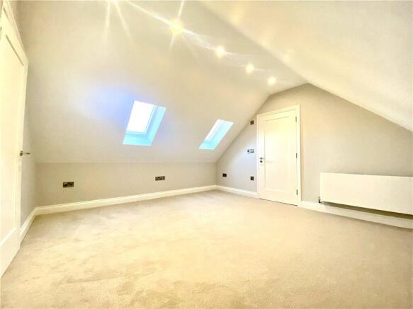 4 bed Terraced to rent Image 11