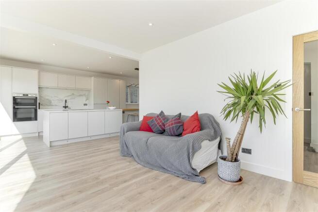 4 bed Detached for sale Image 8