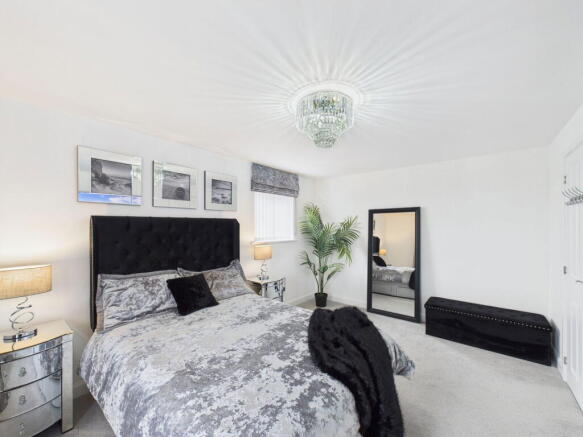 4 bed Detached for sale Image 11