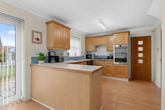 12 Bolton Avenue - Kitchen .jpg