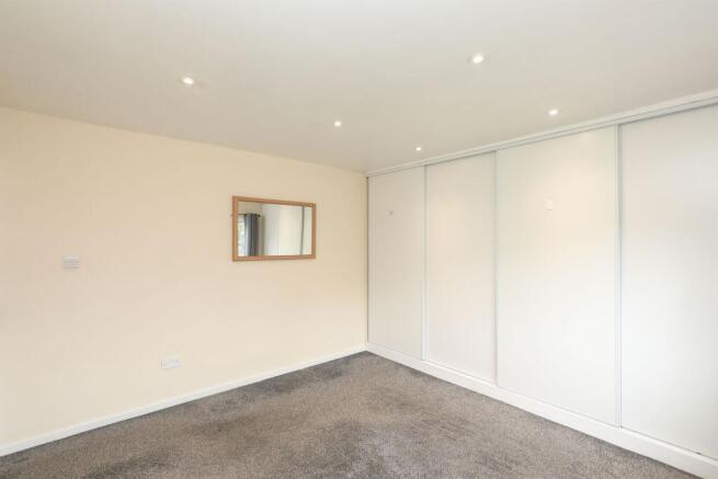 2 bed Apartment to rent Image 7
