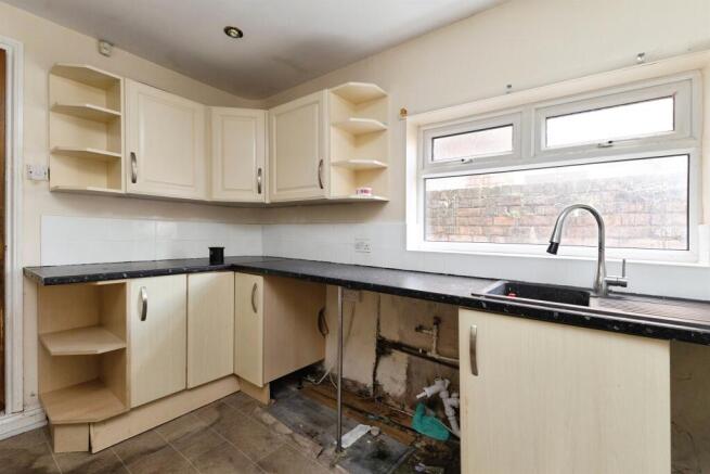 3 bed Terraced for sale Image 5