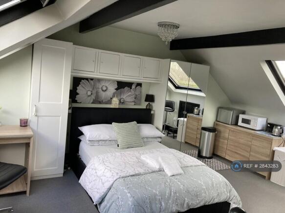 Large Airy Attic Space With Ensuite