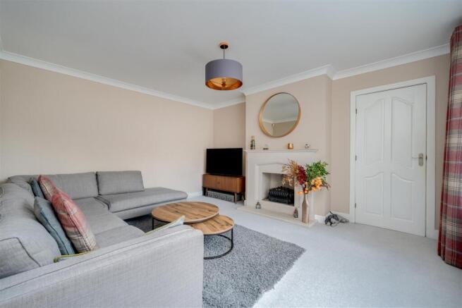 4 bed Detached for sale Image 8