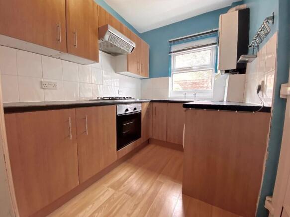 3 bed Terraced to rent Image 5