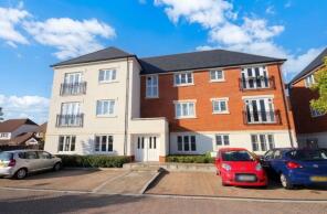 5, Longhurst House, Scholars Walk, Horsham RH12 1AD