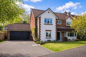 15, Calvert Close, Uckfield TN22 2BZ
