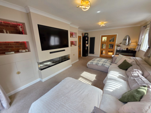 4 bed Detached for sale Image 7