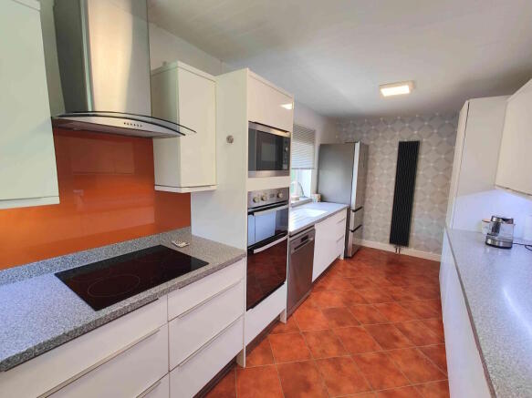 4 bed Semi-Detached for sale Image 11