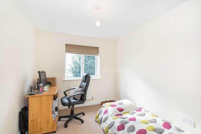4 bed Semi-Detached for sale Image 10