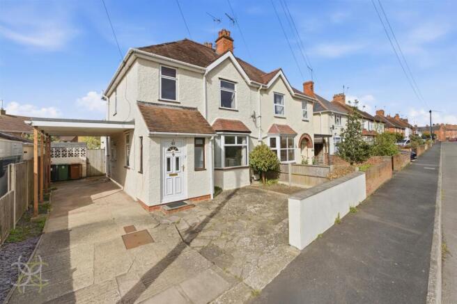3-bed semi-detached on Albert Road, Evesham, £250,000