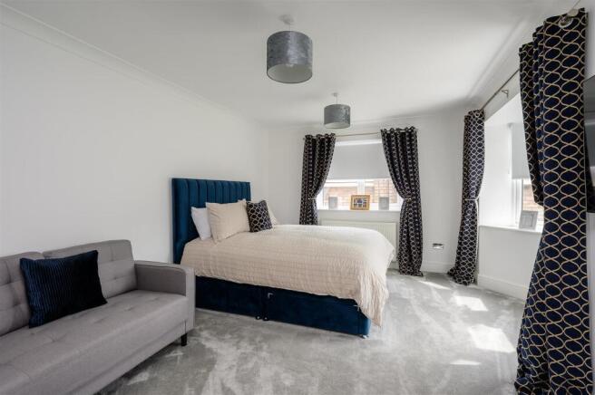 6 bed Detached for sale Image 7