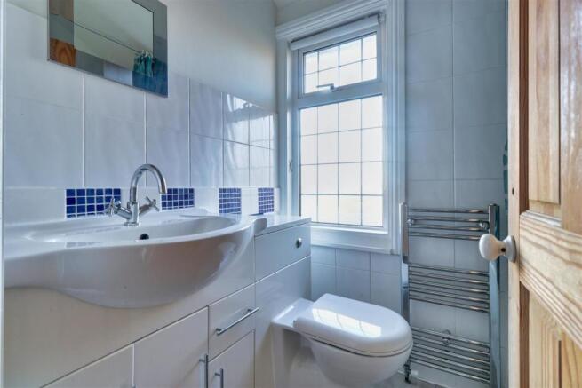 bathroom (2).jpg