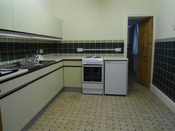 KITCHEN/DINING ROOM