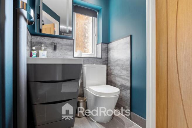 4 bed Detached for sale Image 11