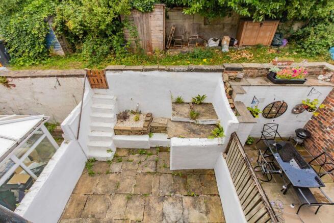 2 bed Terraced to rent Image 11