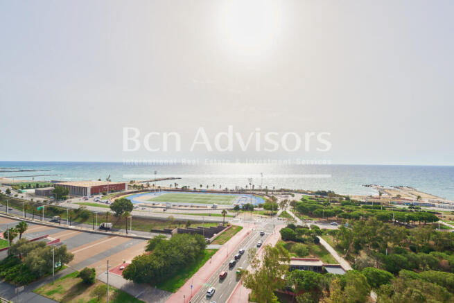 extraordinario-atico-con-terraza-y-vistas-al-ma...