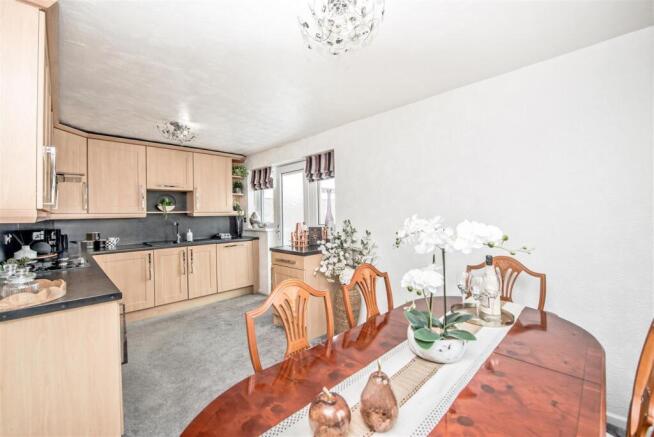 4 bed Detached for sale Image 10