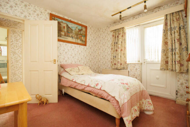 2 bed Semi-Detached Bungalow for sale Image 12
