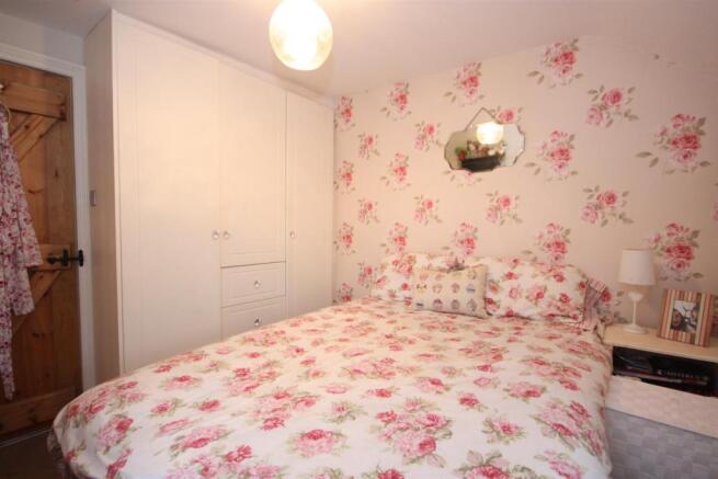 Ivy Cottage - Bed one pt3.JPG
