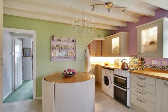 Kitchen 2.jpg