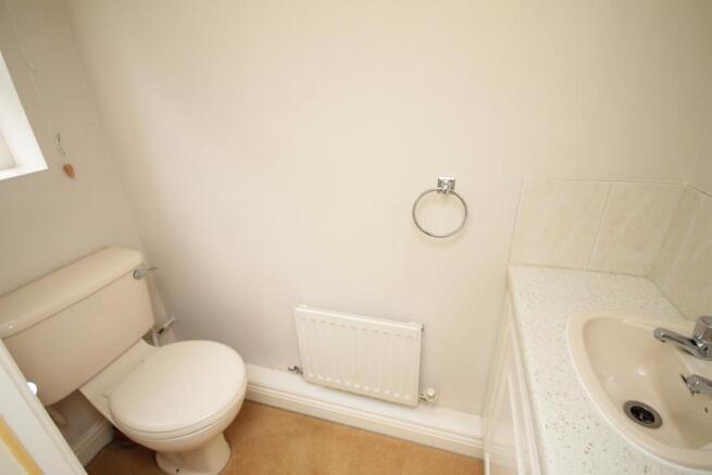 CLOAKROOM/W.C.