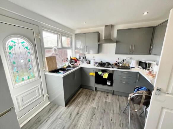 3 bed Terraced to rent Image 6
