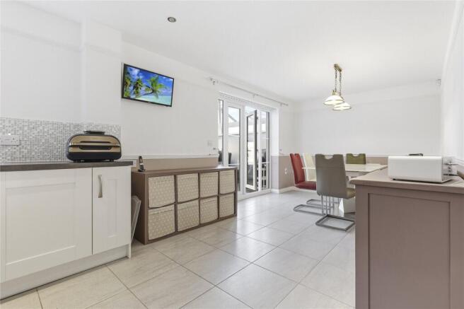 4 bed Detached for sale Image 8