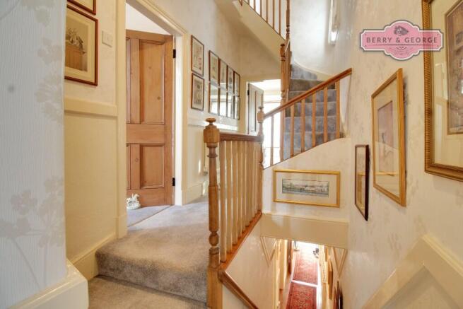 1ST FLOOR LANDING