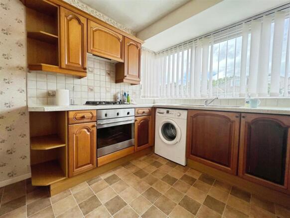 2 bed Semi-Detached Bungalow for sale Image 7