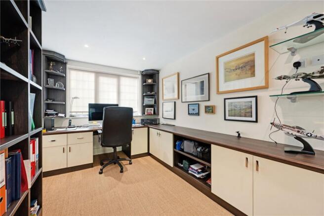 4 bed Detached for sale Image 8