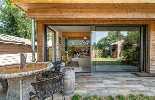 4 bed House for sale Image 5