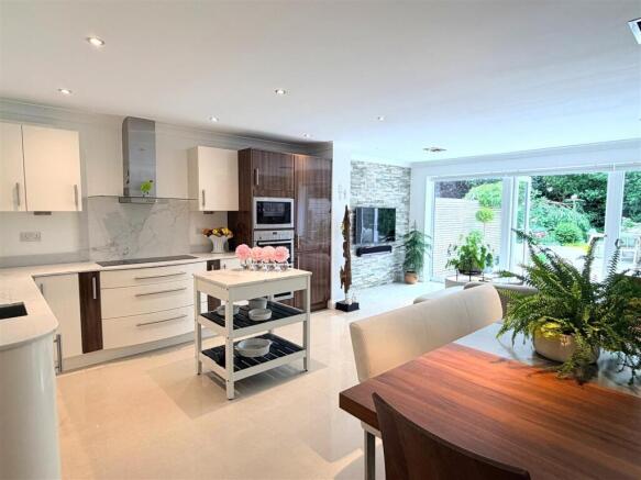 DINING KITCHEN AREA