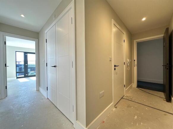 2 bed Flat for sale Image 6