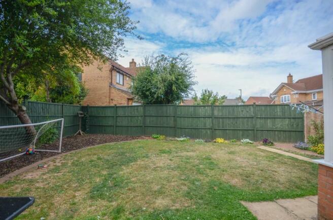 Rear garden pic 2.jpg