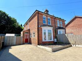 25, Beacon Bottom, Park Gate, Southampton SO31 7GQ