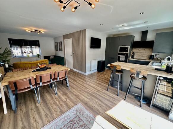 3 bed Detached for sale Image 9