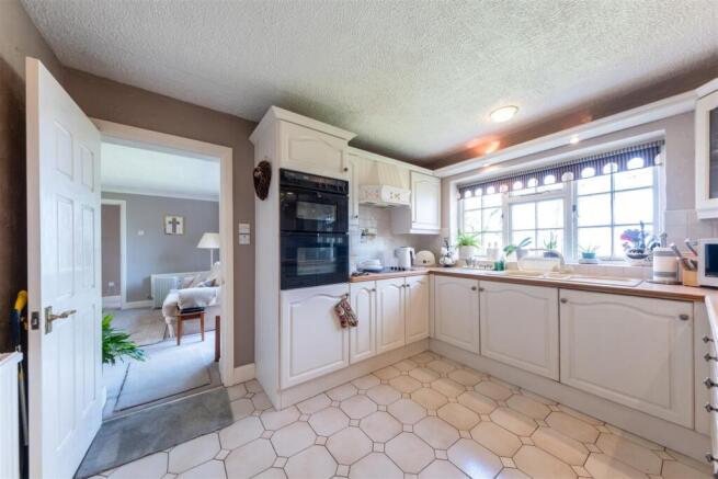 16 The Coppice-002.jpg