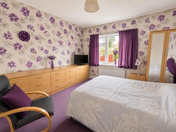 2 bed Semi-Detached Bungalow for sale Image 5