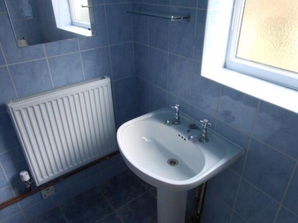 Bathroom 2.JPG