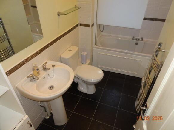 2 bed Terraced to rent Image 11