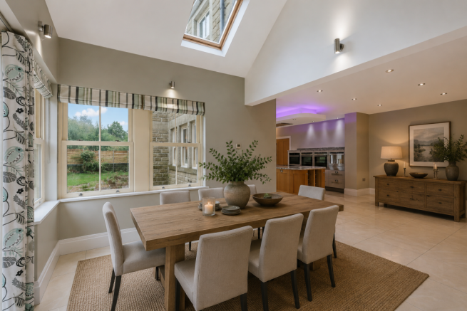 6 bed Detached for sale Image 8