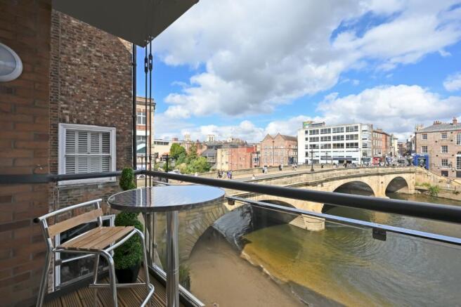 2 bed Flat for sale Image 8