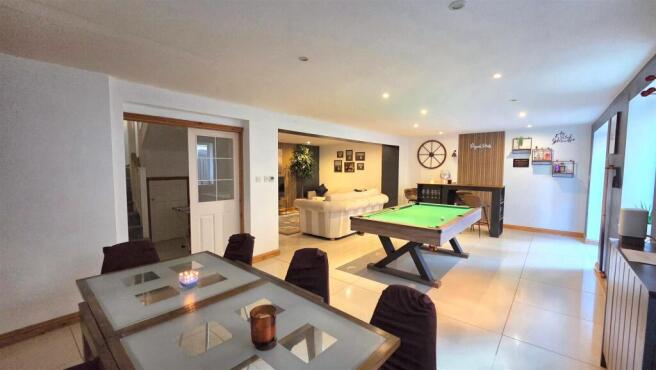 Lounge/Diner/Games Room