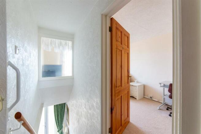 8 Trostrey Close-10.jpg