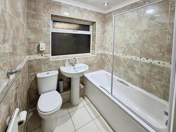 Main_Bathroom.jpeg